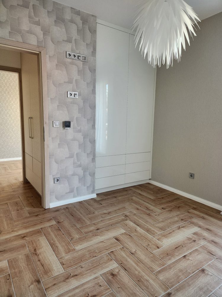 Kész 7-es lakás belső fotói.