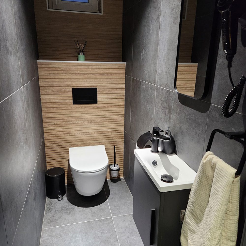 Medence és napozó terasz